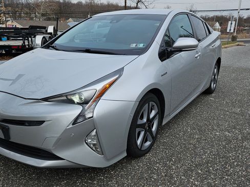 Used 2016 Toyota Prius Four Touring image 3