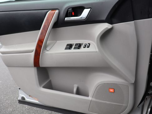 Used 2011 Toyota Highlander Limited image 21