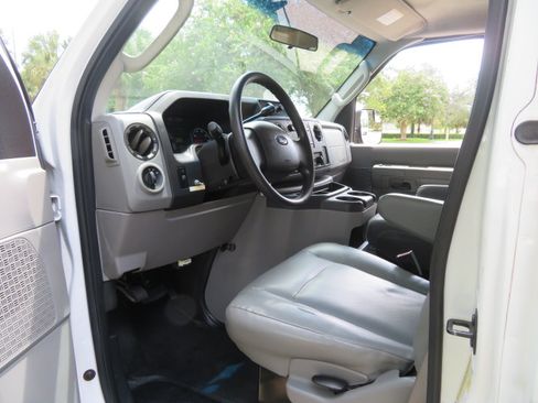 Used 2011 Ford E-350 and Econoline 350 Extended Super Duty RWD image 33