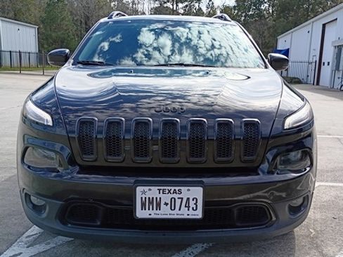 Used 2017 Jeep Cherokee Limited image 6