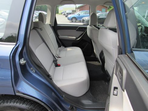 Used 2014 Subaru Forester 2.5i AWD/4WD image 18