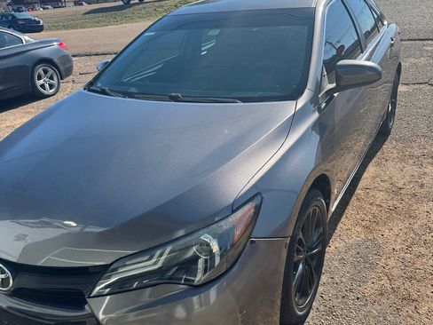 Used 2017 Toyota Camry image 2