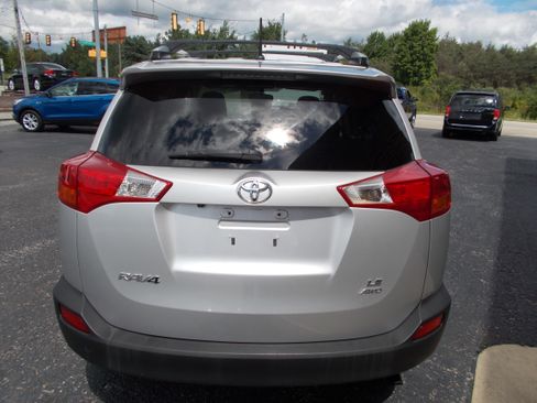 Used 2013 Toyota RAV4 AWD LE image 6