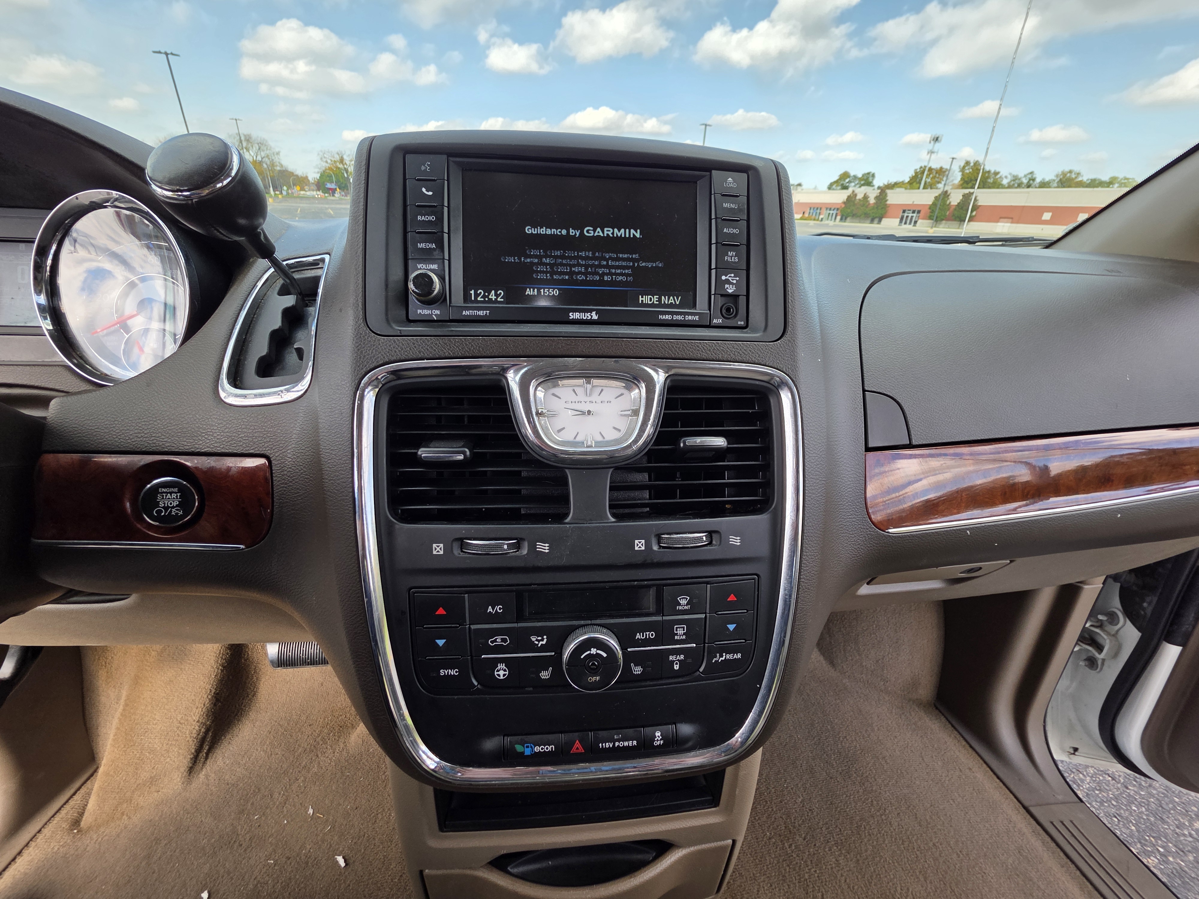 Used 2016 Chrysler Town & Country Touring FWD image 24