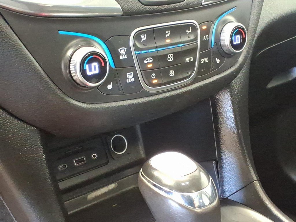 Used 2019 Chevrolet Equinox LT AWD/4WD image 17