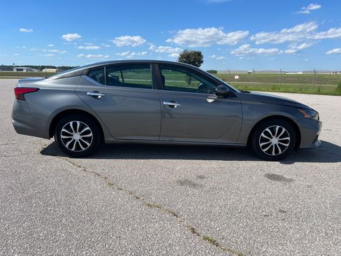 Used 2022 Nissan Altima 2.5 S FWD image 5