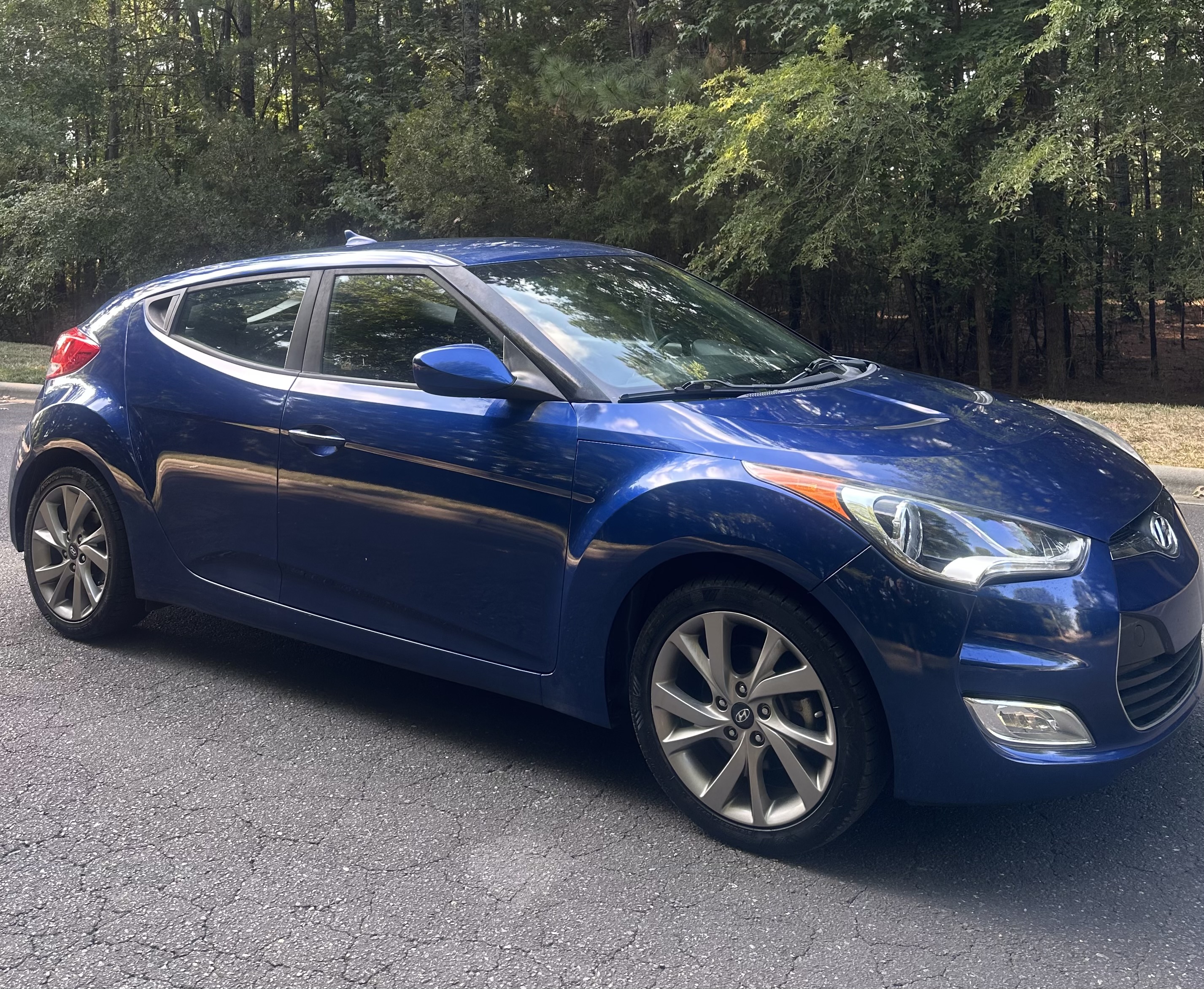 Used 2017 Hyundai Veloster FWD image 1