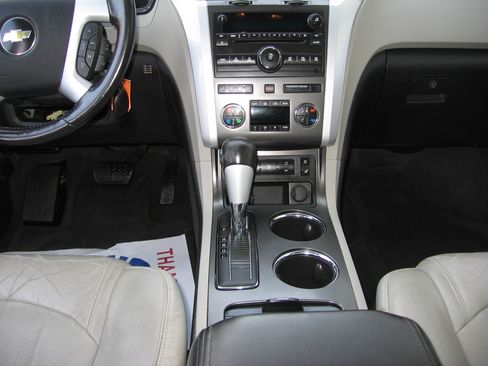 Used 2011 Chevrolet Traverse LTZ image 11