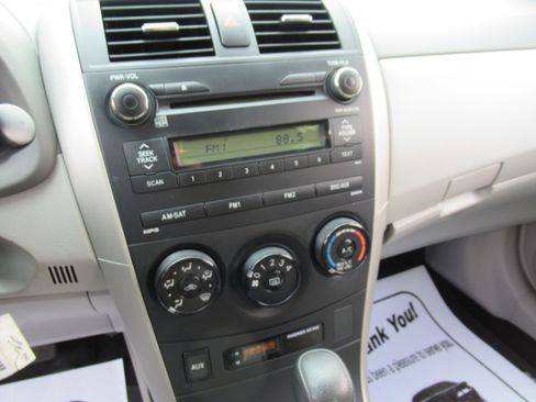 Used 2010 Toyota Corolla LE Sedan FWD image 12