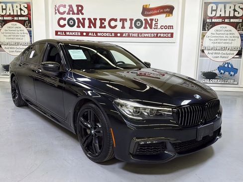 Used 2019 BMW 740i w/ M-Sport Package RWD image 3