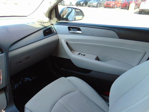 Used 2017 Hyundai Sonata SE image 18
