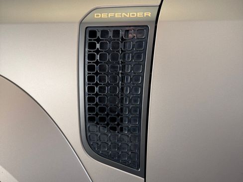 Used 2025 Land Rover Defender 110 OCTA image 14