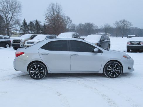 Used 2019 Toyota Corolla LE image 4