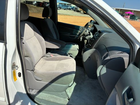 Used 2007 Toyota Sienna LE Minivan 4D FWD image 15