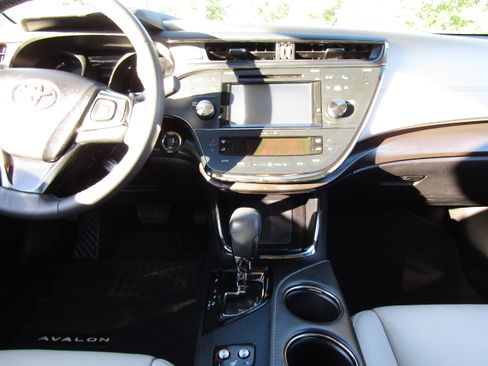 Used 2016 Toyota Avalon XLE Premium image 14