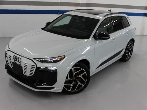Used 2025 Audi SQ6 e-tron Premium Plus AWD/4WD image 3