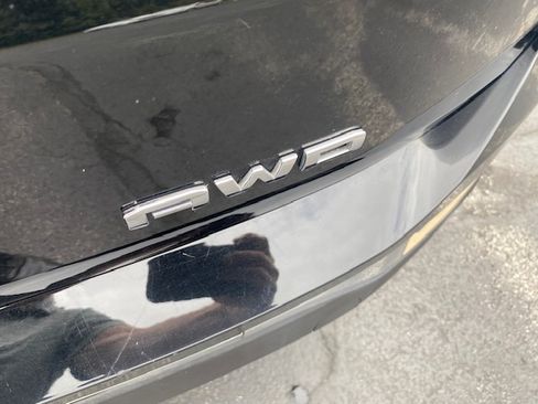 Used 2024 GMC Terrain SLT image 23