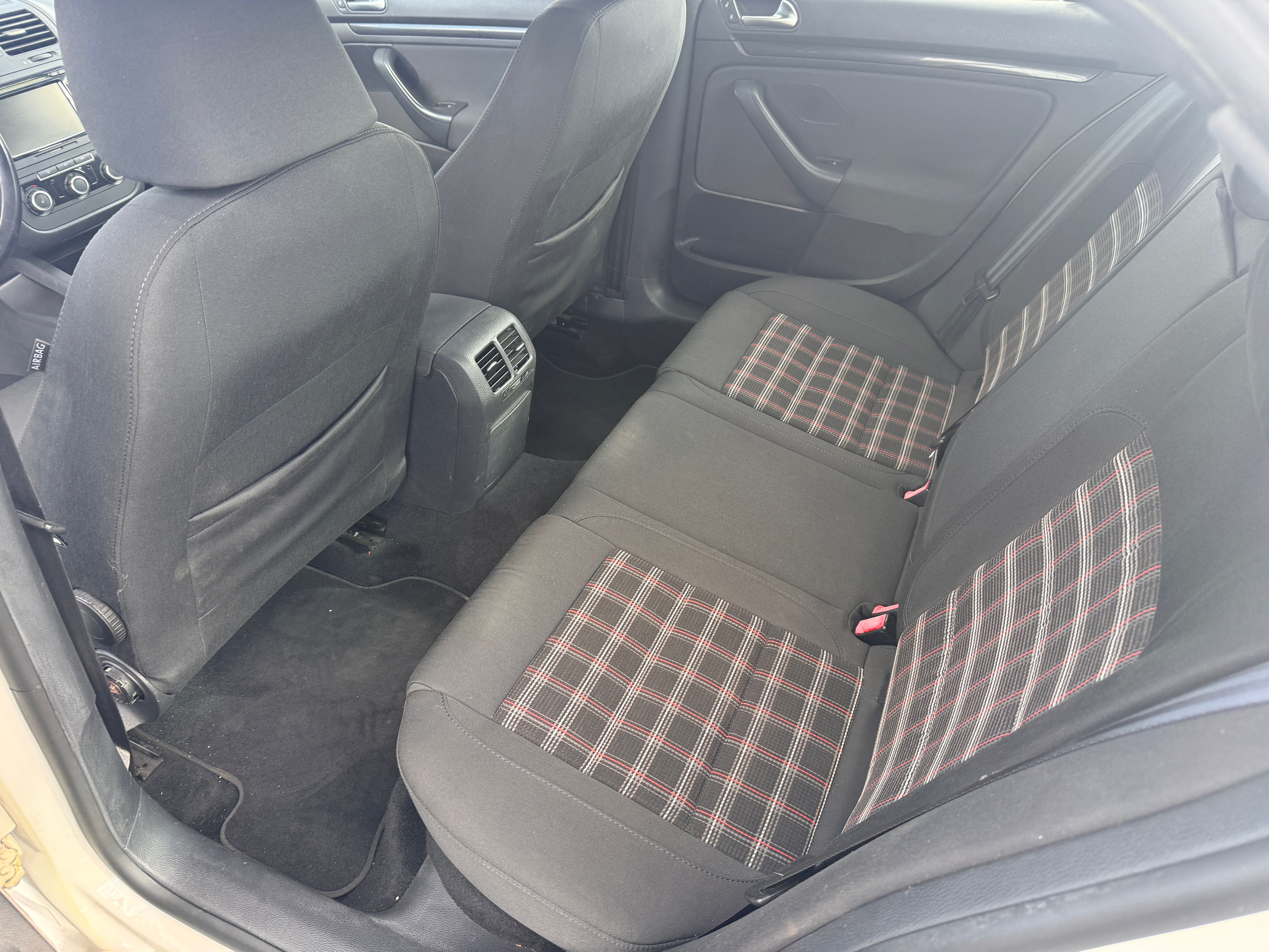 Used 2010 Volkswagen Jetta TDI Cup Sedan FWD image 11
