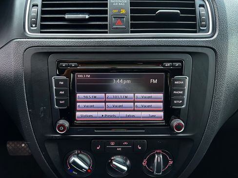 Used 2015 Volkswagen Jetta SE image 32