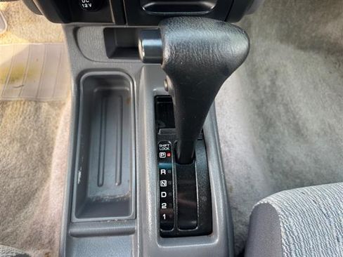 Used 2000 Nissan Frontier SE image 12