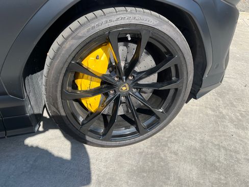 Used 2020 Lamborghini Urus image 9