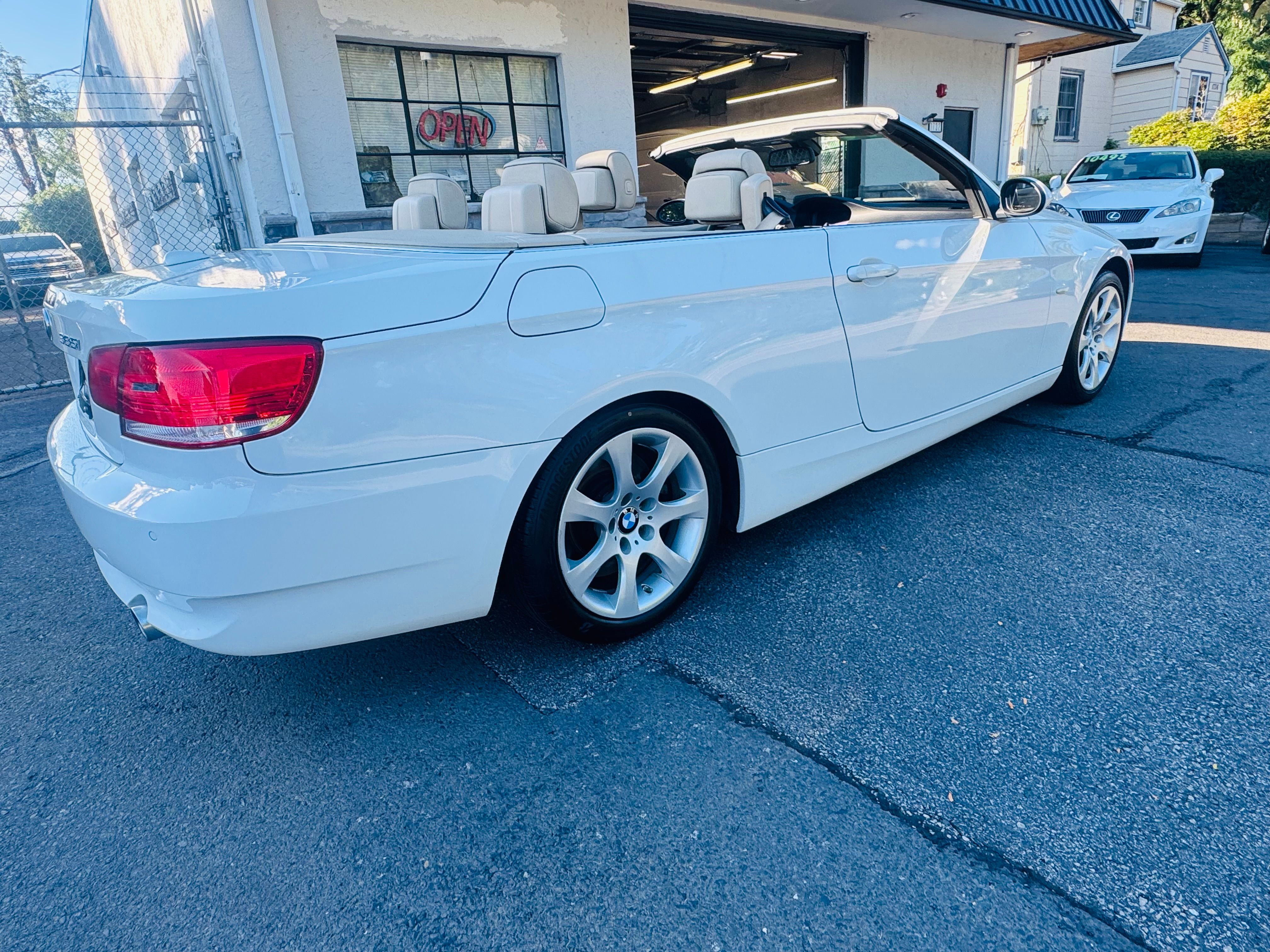 Used 2009 BMW 335i Convertible RWD image 4