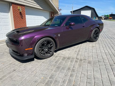 Used 2021 Dodge Challenger SRT Hellcat image 2