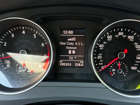 Used 2017 Volkswagen Jetta SE image 16