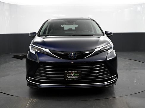 Used 2022 Toyota Sienna Limited image 10