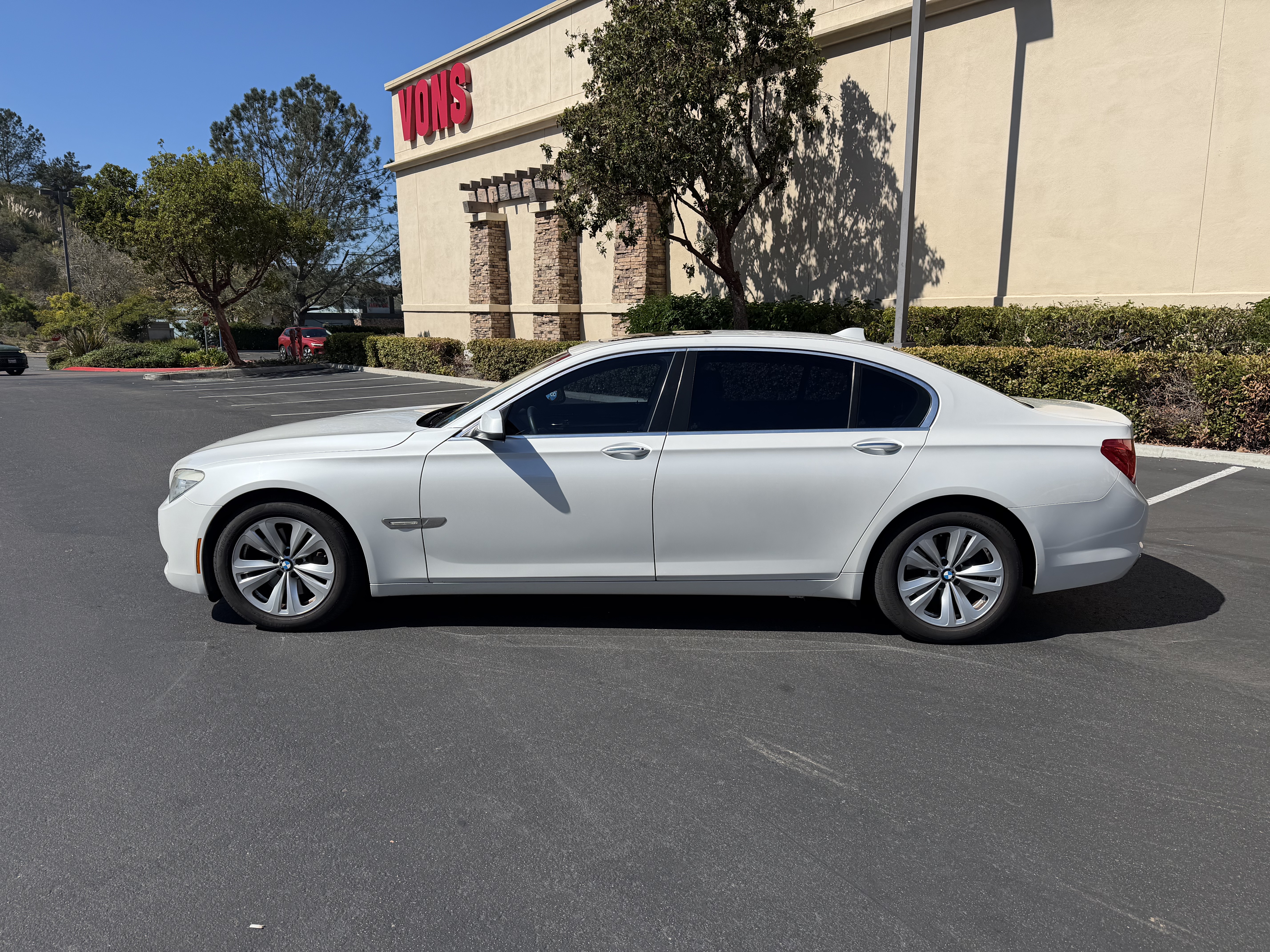 Used 2011 BMW 740Li RWD image 3
