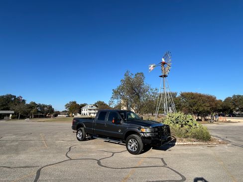 Used 2015 Ford F350 Lariat image 10