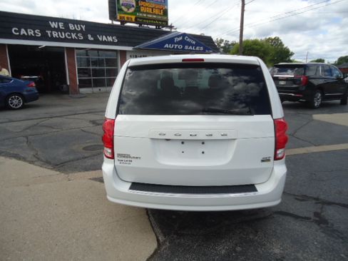 Used 2018 Dodge Grand Caravan GT FWD image 9