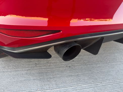 Used 2017 Volkswagen GTI image 11