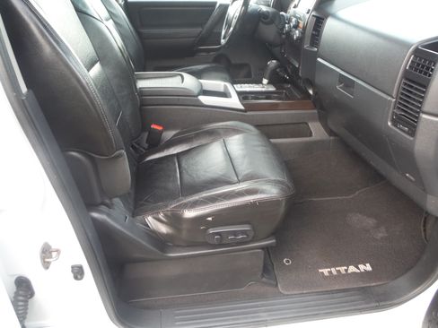 Used 2013 Nissan Titan SL image 15