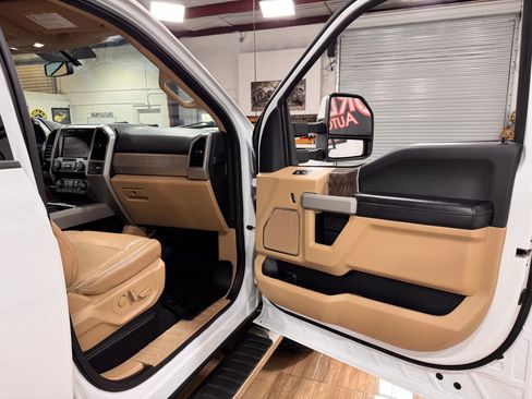 Used 2019 Ford F250 Lariat w/ Lariat Value Package image 19