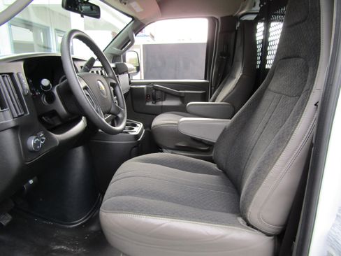 Used 2016 GMC Savana 2500 image 9