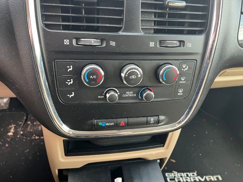 Used 2016 Dodge Grand Caravan American Value Package image 30