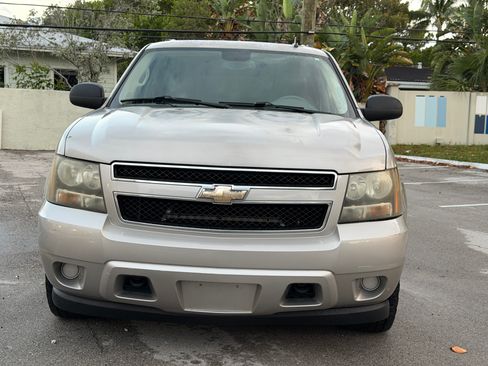 Used 2008 Chevrolet Suburban 4WD image 8