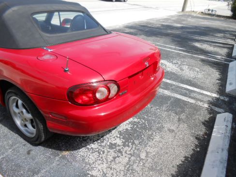 Used 2002 MAZDA MX-5 Miata RWD image 4