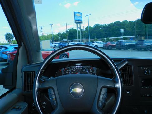 Used 2022 Chevrolet Express 3500 UNAVAIL RWD image 2
