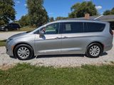 Used 2018 Chrysler Pacifica Touring-L Plus image 2