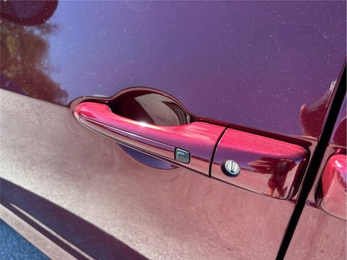 Used 2023 Chrysler Voyager LX image 17