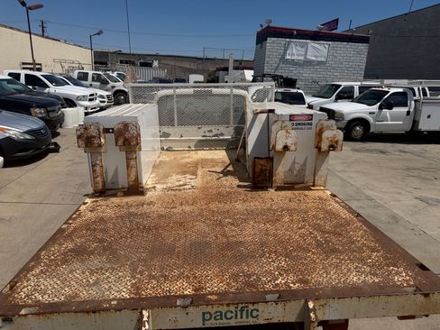 Used 2003 Ford F350 2WD Regular Cab DRW Super Duty image 4