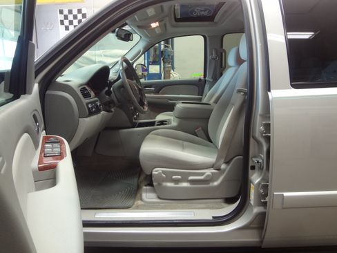 Used 2008 Chevrolet Avalanche LT image 16