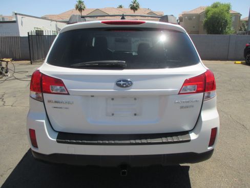 Used 2011 Subaru Outback 3.6R Limited AWD/4WD image 10