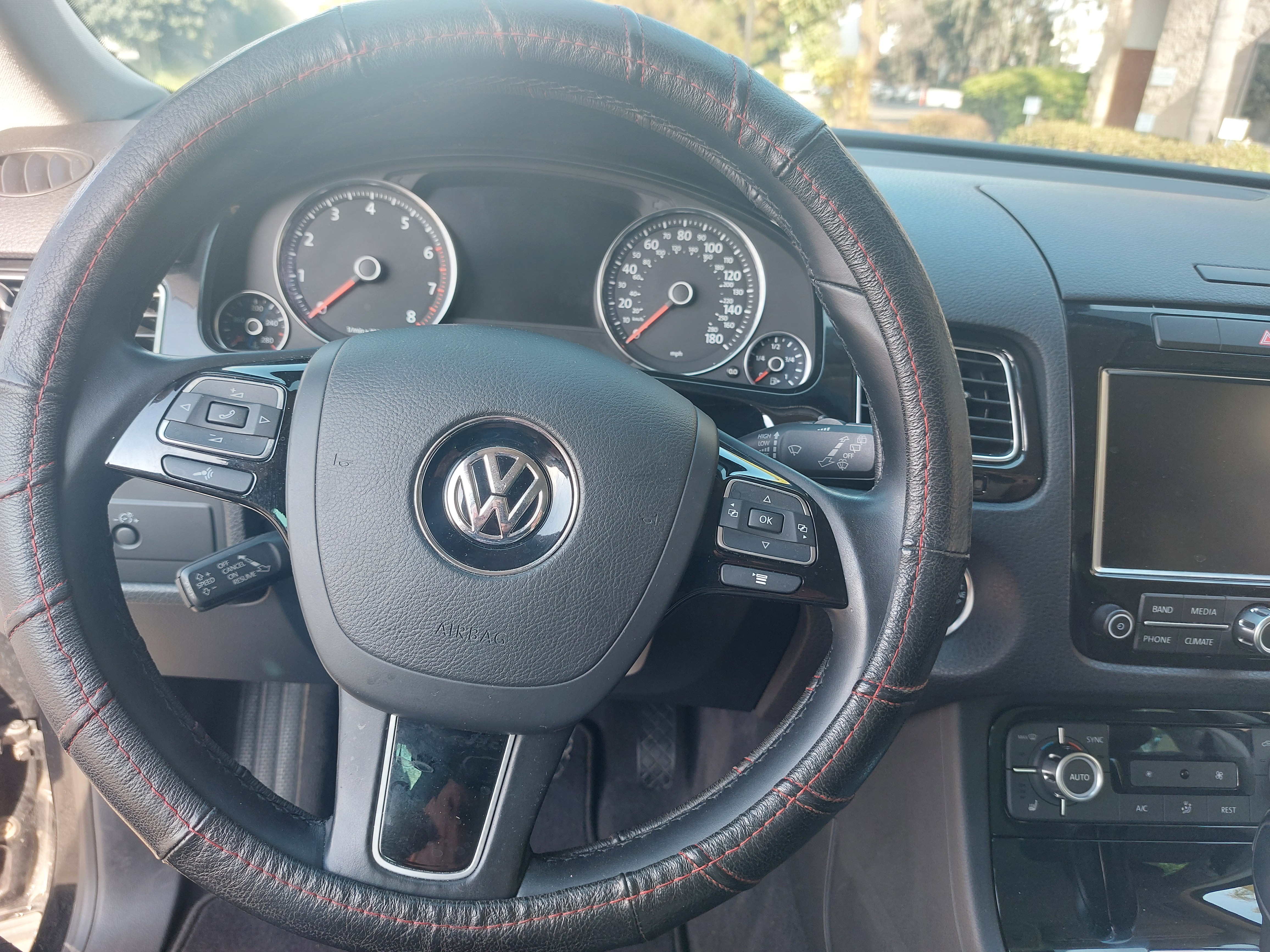 Used 2014 Volkswagen Touareg VR6 AWD/4WD image 29