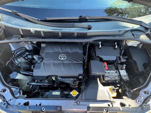 Used 2014 Toyota Sienna XLE image 19