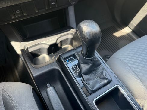 Used 2022 Toyota Tacoma 2WD Access Cab image 11