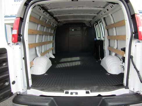 Used 2016 GMC Savana 2500 image 10