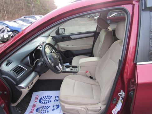 Used 2017 Subaru Outback 2.5i Premium image 16